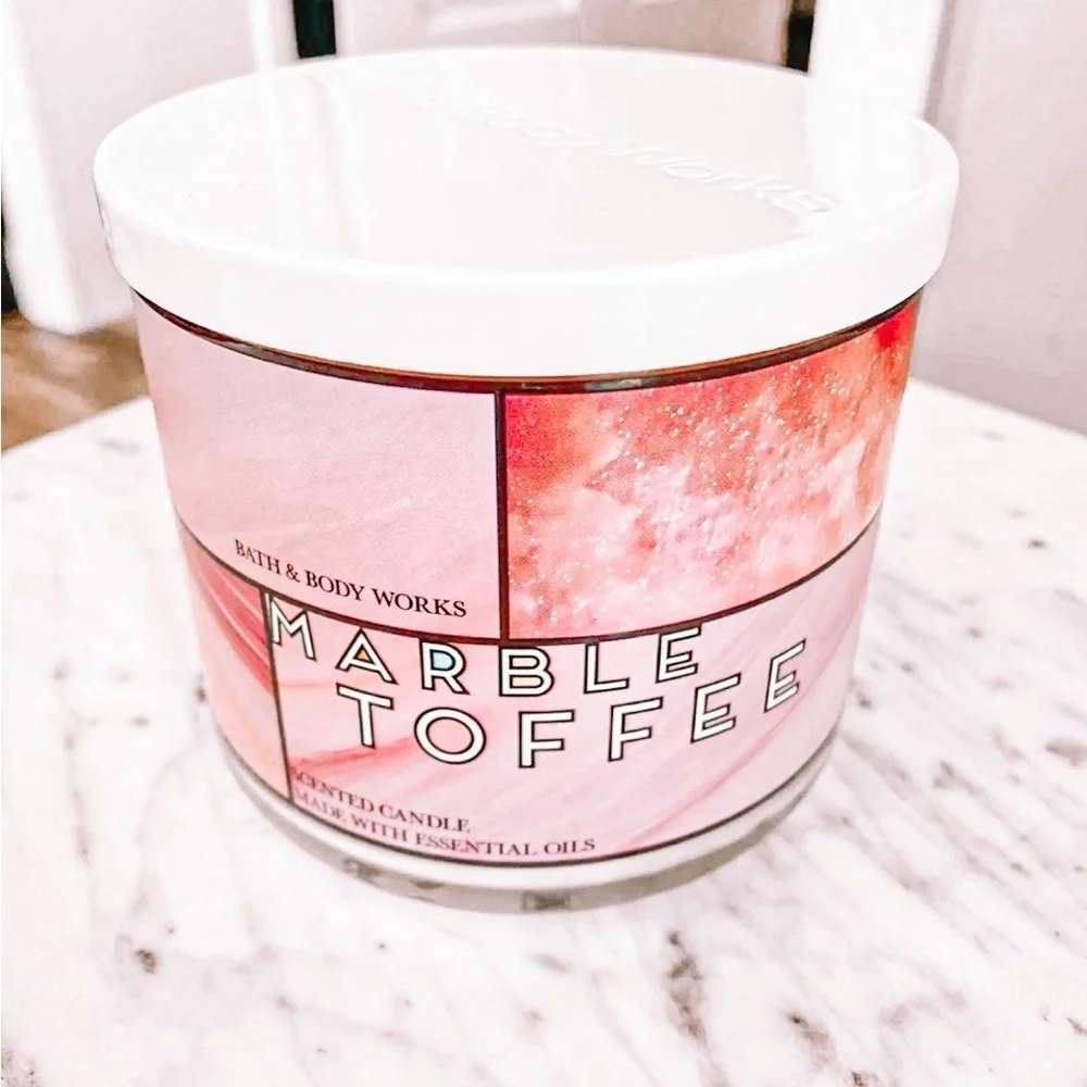 Bath & body works marble toffee candle